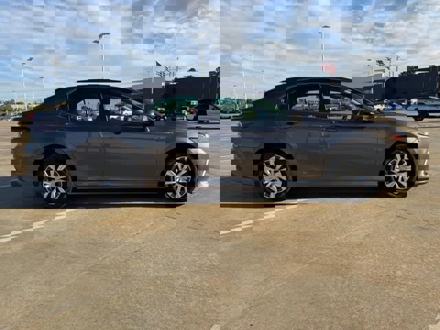 Used 2021 Toyota Camry LE image 6