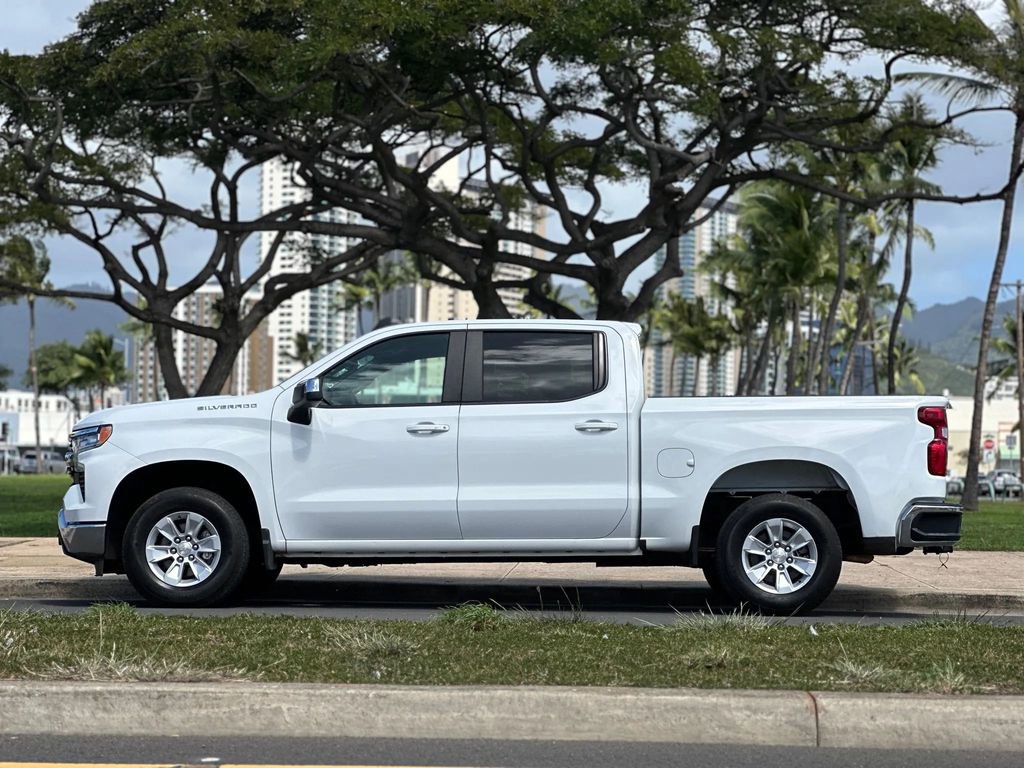 Used 2025 Chevrolet Silverado 1500 LT image 2