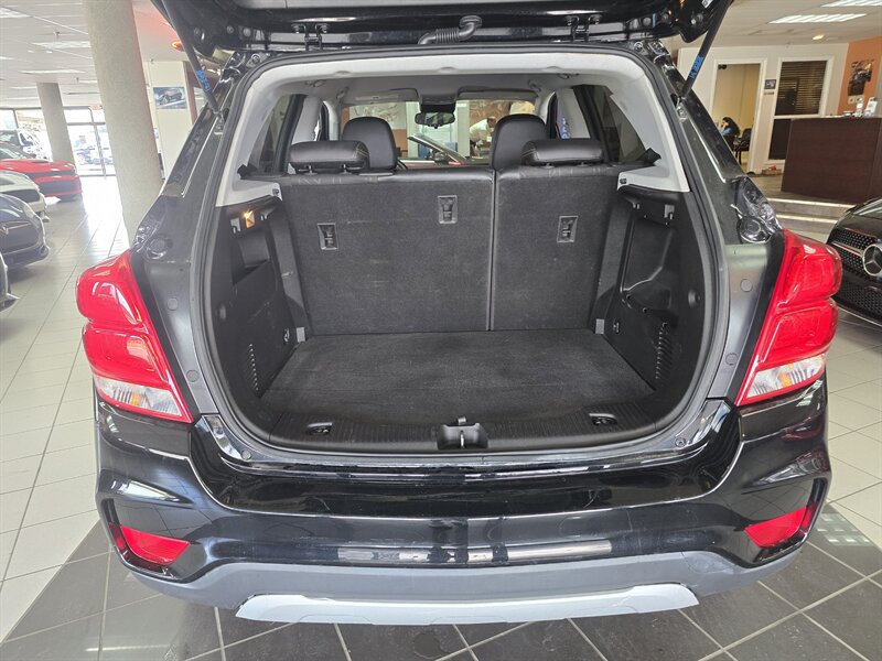 Used 2019 Chevrolet Trax LT w/ LT Convenience Package FWD image 17