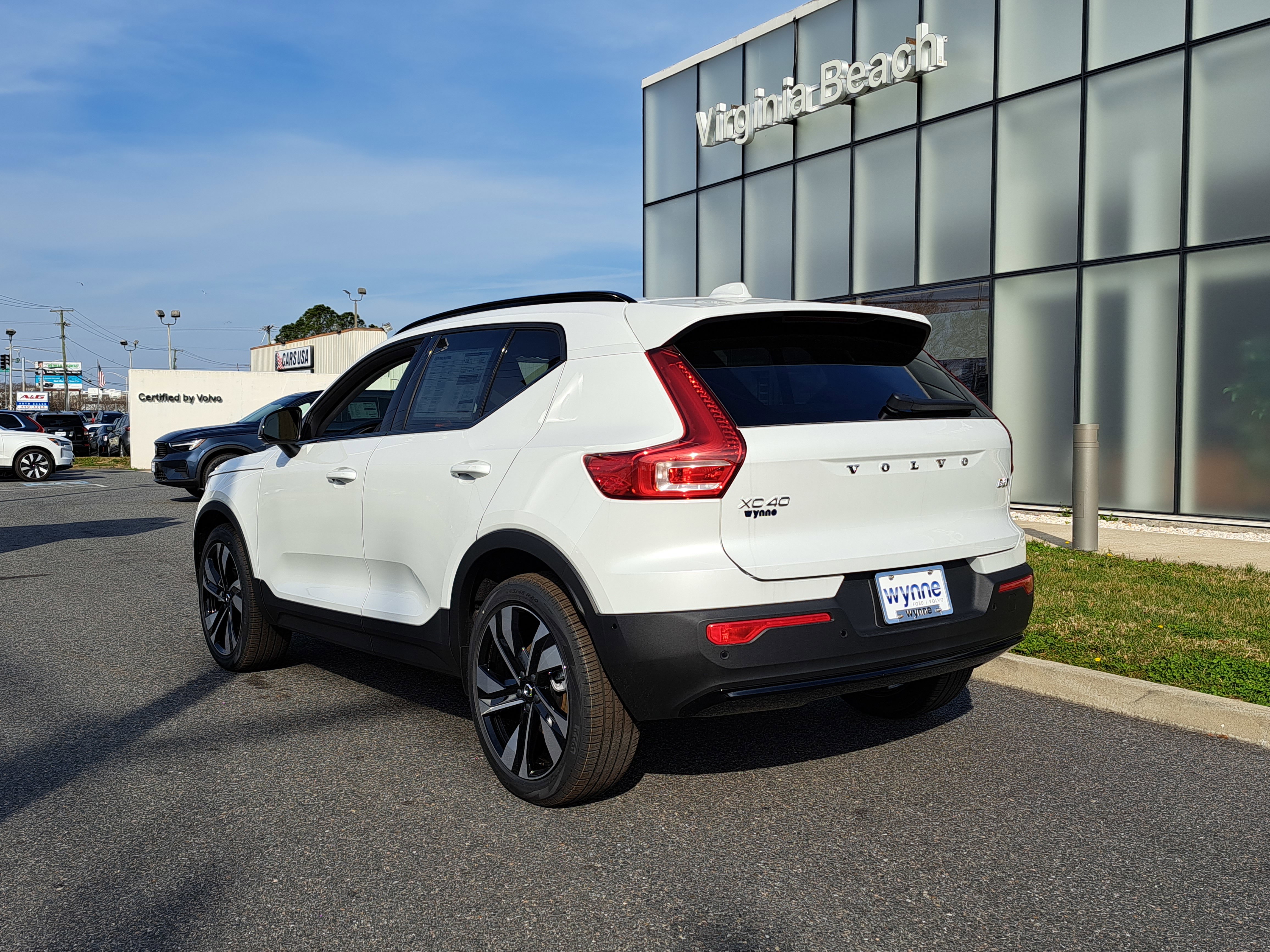 New 2026 Volvo XC40 B5 Ultra w/ Climate Package image 4