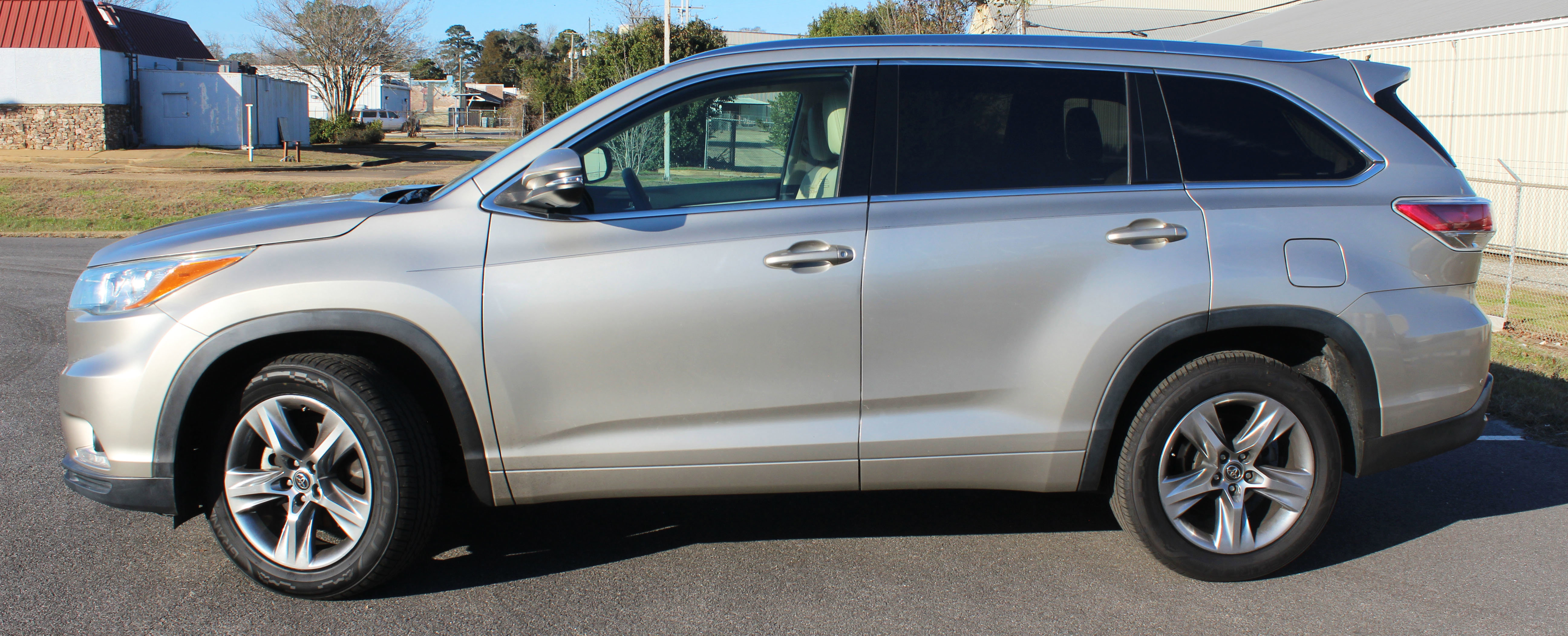 Used 2016 Toyota Highlander Limited image 2