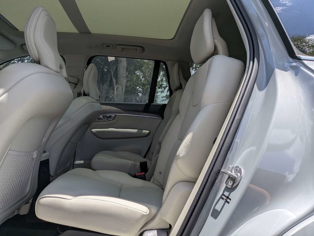 Used 2025 Volvo XC90 T8 Plus w/ Protection Package Premier AWD/4WD image 16