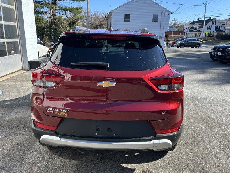 Used 2025 Chevrolet TrailBlazer LT w/ Convenience Package AWD/4WD image 3