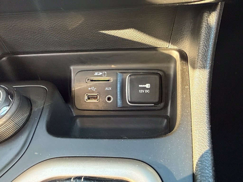 Used 2014 Jeep Cherokee Sport AWD/4WD image 17