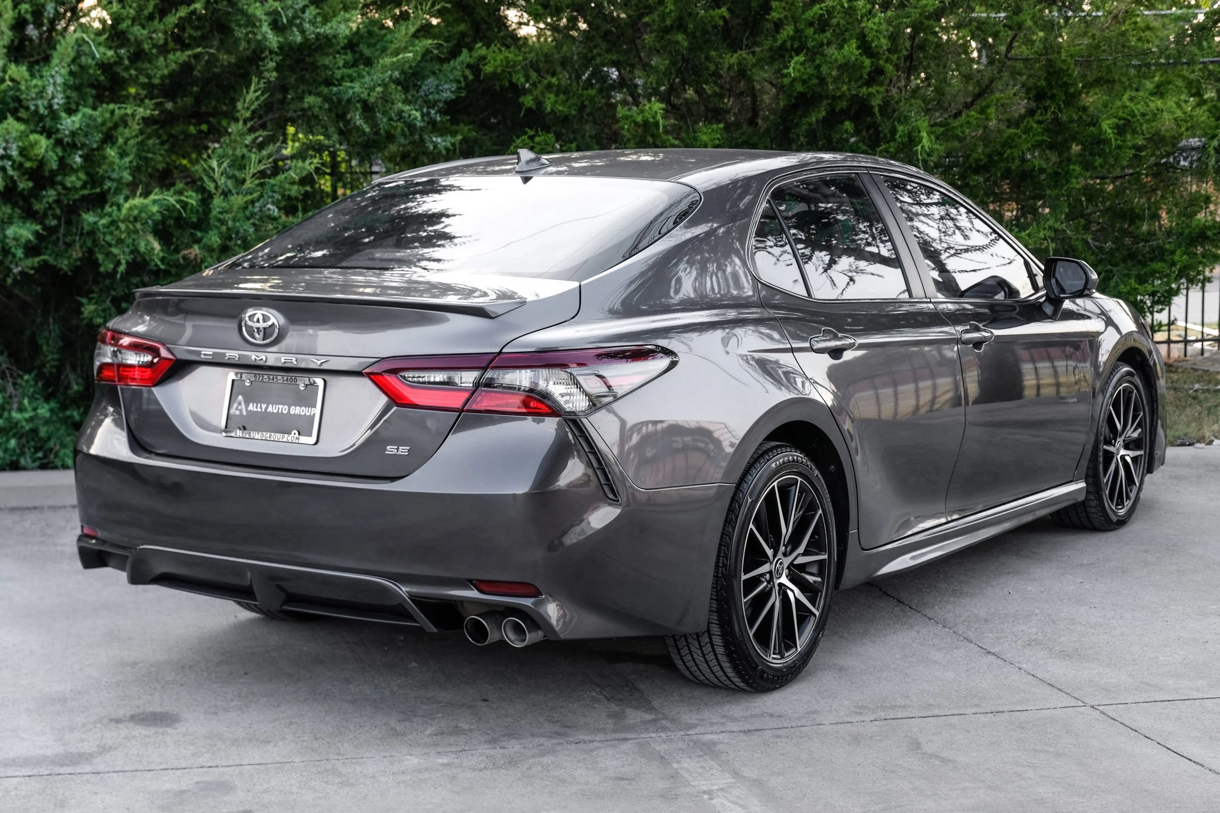 Used 2022 Toyota Camry SE w/ Convenience Package FWD image 8