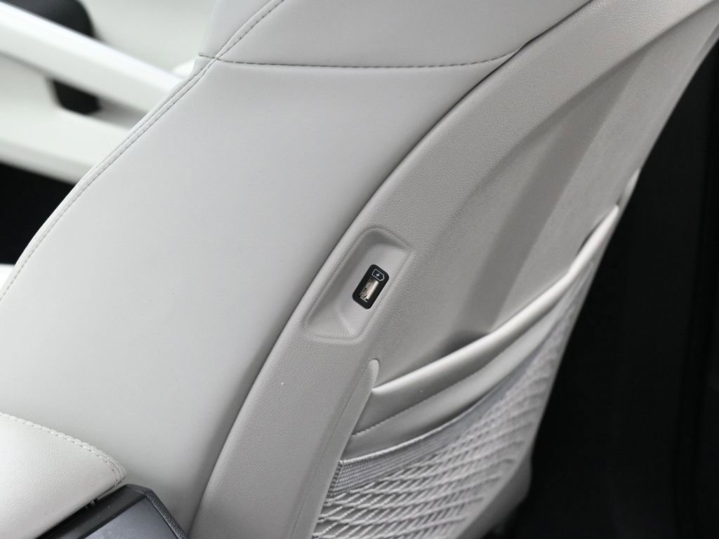 Used 2023 Kia Sorento S image 39