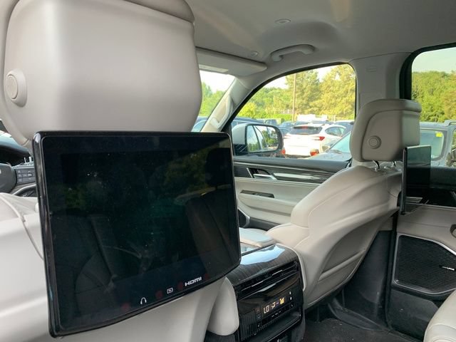 Certified 2022 Jeep Wagoneer Series III w/ Rear Seat Video Group 1 AWD/4WD image 18