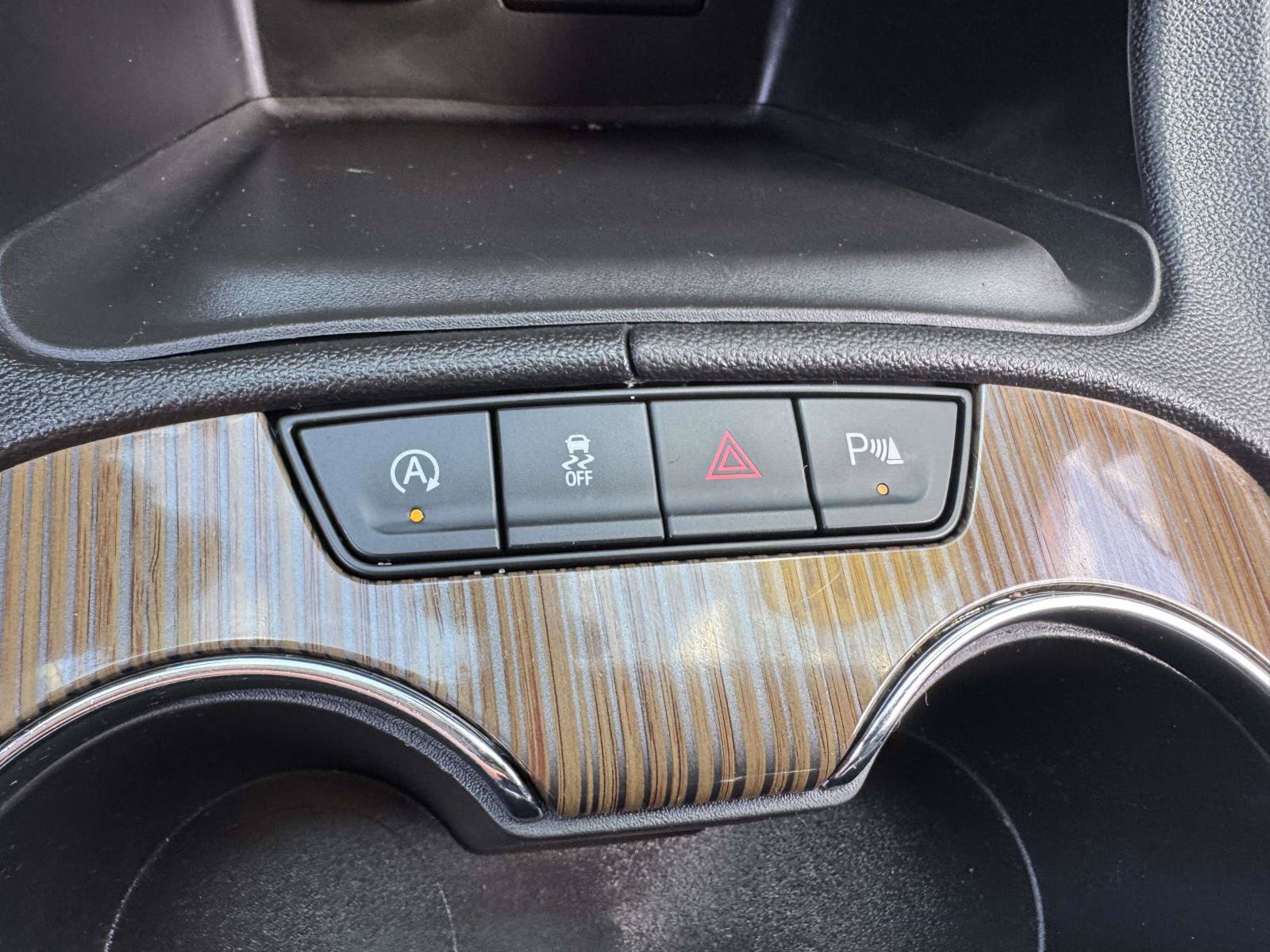 Used 2023 GMC Acadia SLE w/ Driver Convenience Package FWD image 32