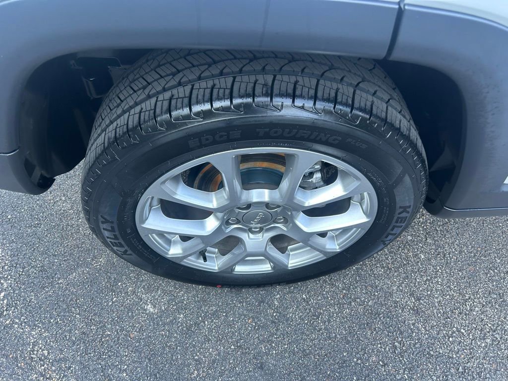 Used 2022 Jeep Compass Latitude image 10