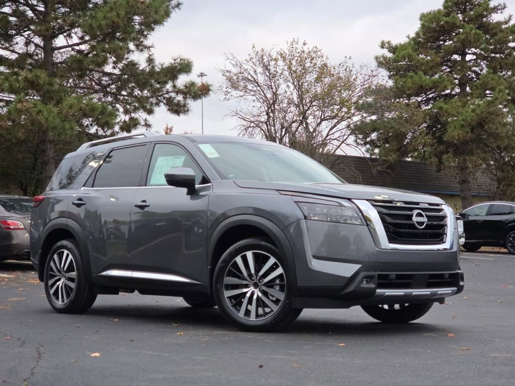 New 2025 Nissan Pathfinder Platinum w/ Cargo Package