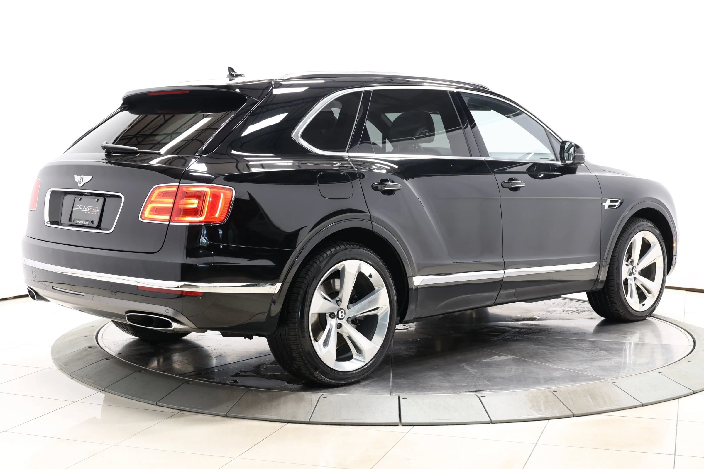 Used 2017 Bentley Bentayga AWD/4WD image 4