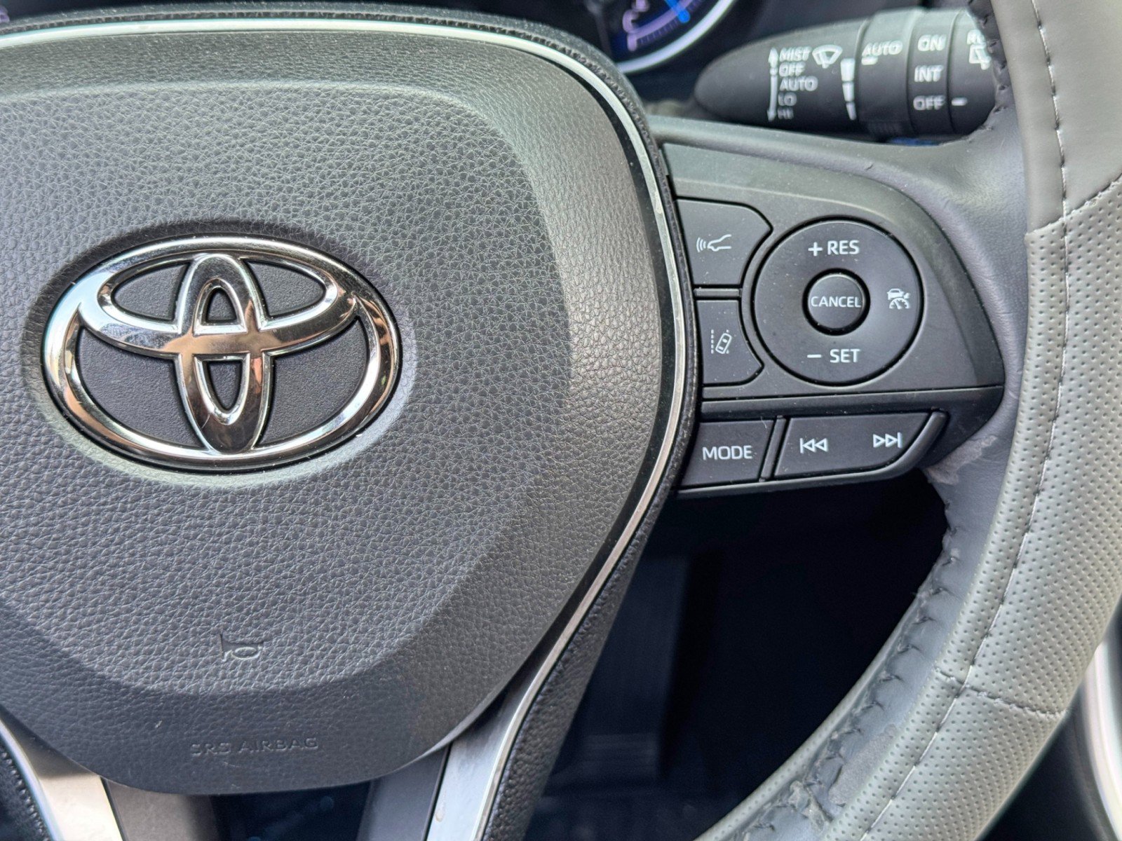 Used 2019 Toyota RAV4 XSE w/ XSE Weather Package AWD/4WD image 21