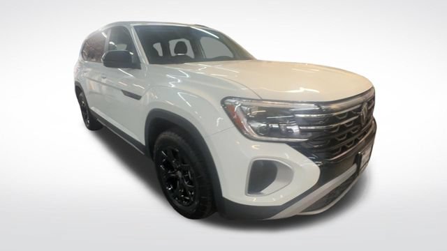 Certified 2025 Volkswagen Atlas Peak Edition SE AWD/4WD image 2