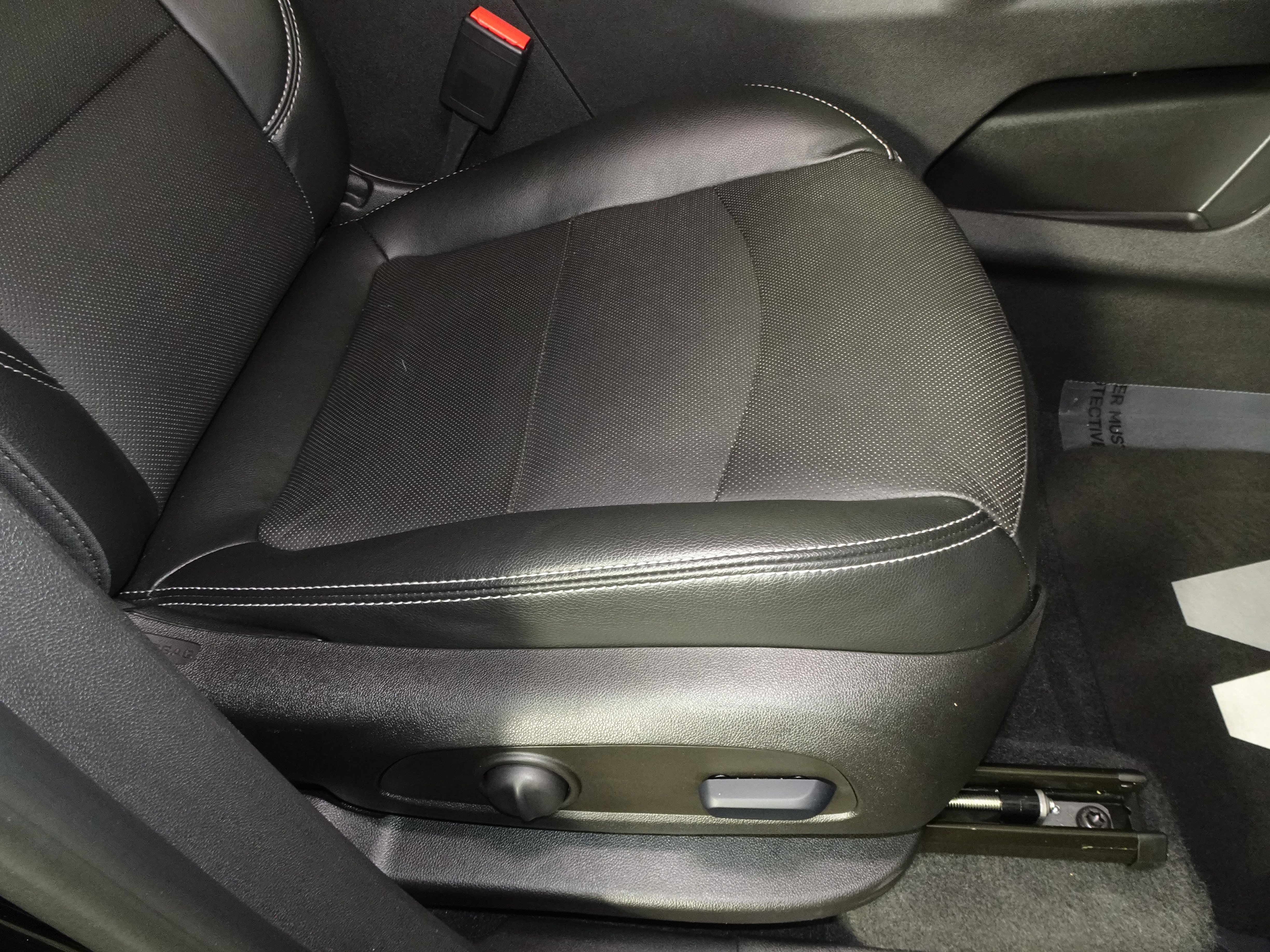 Used 2023 GMC Terrain SLT w/ LPO, Floor Liner Package image 32
