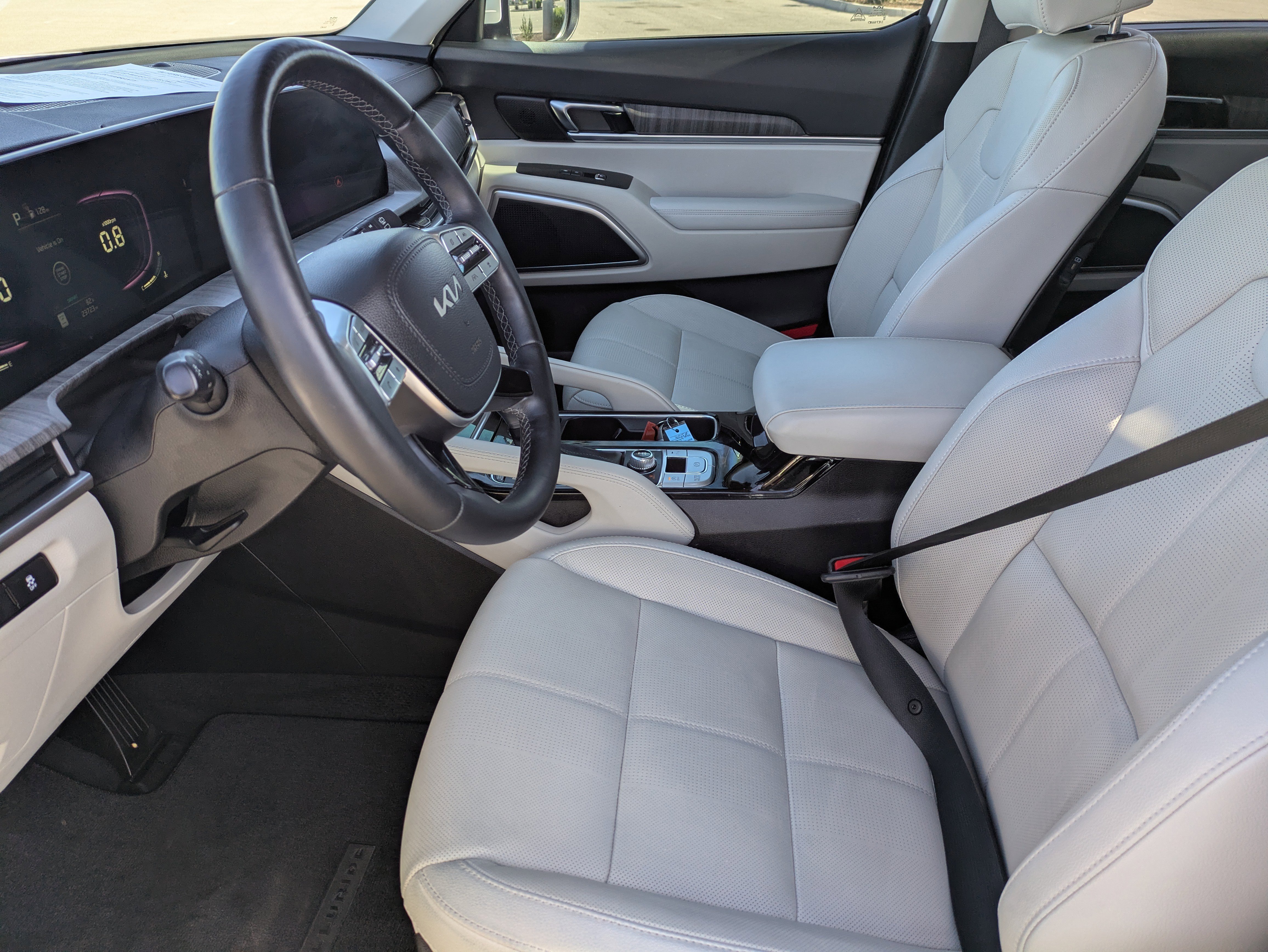 Used 2024 Kia Telluride EX w/ EX Captain's Chair Package image 26