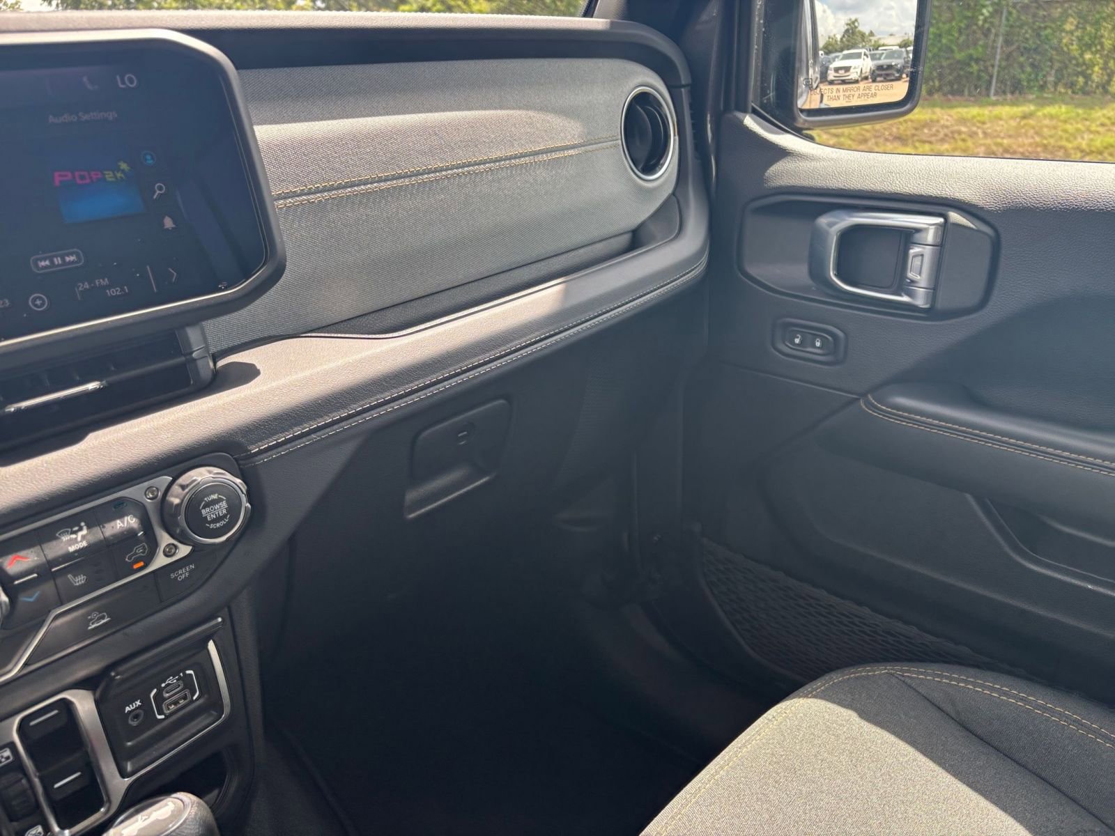 Used 2025 Jeep Wrangler Sahara image 34