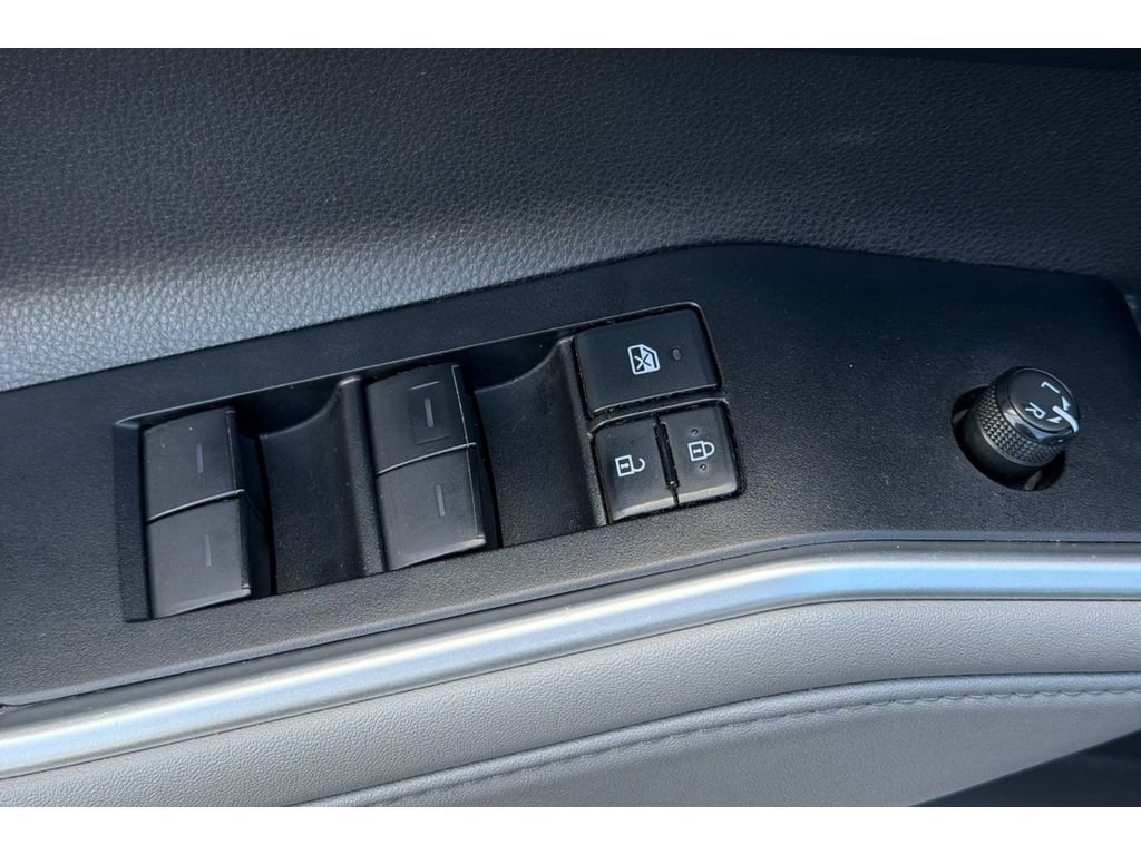 Used 2020 Toyota Highlander XLE image 12