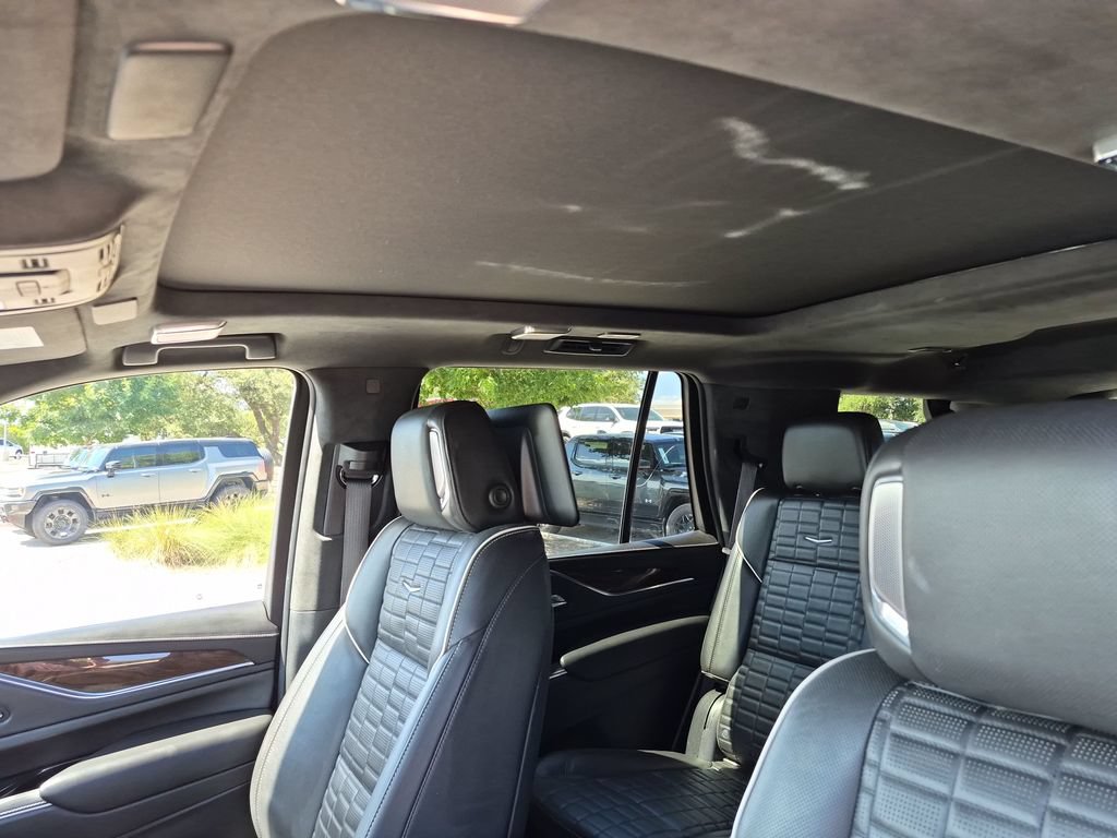 Used 2022 Cadillac Escalade Premium Luxury Platinum AWD/4WD image 33