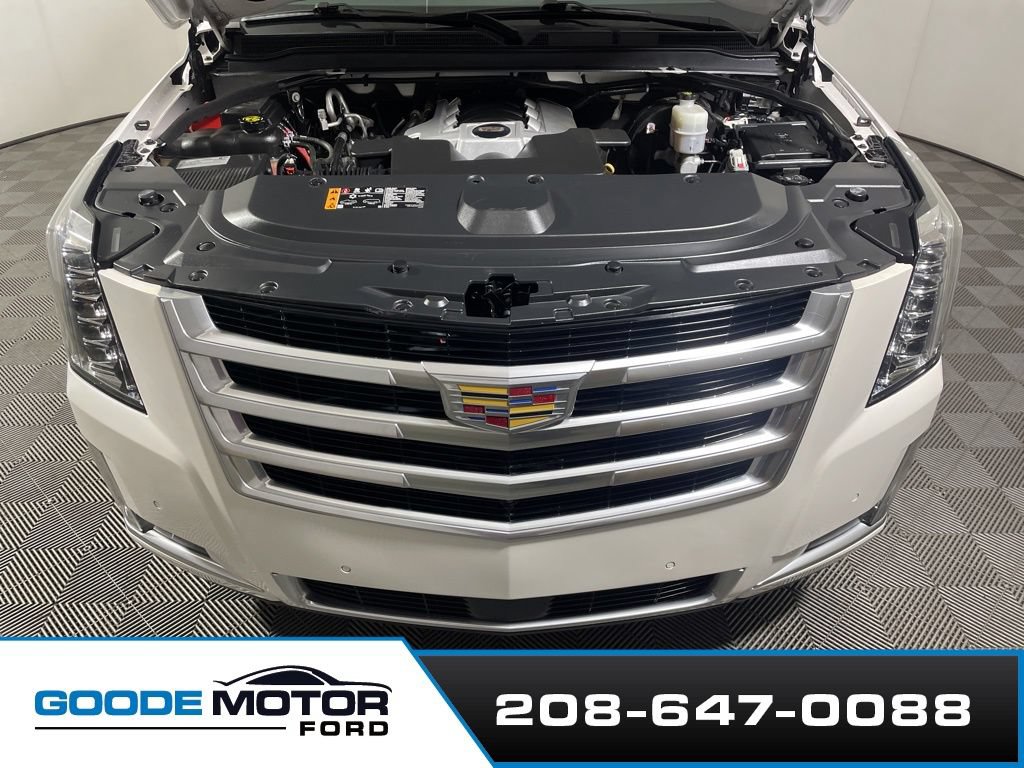 Used 2019 Cadillac Escalade Premium Luxury AWD/4WD image 27