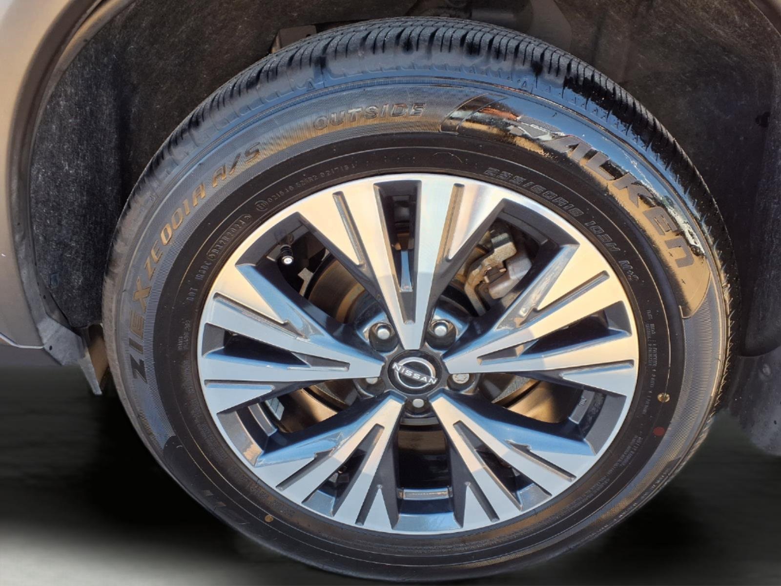 Used 2022 Nissan Rogue SV image 9