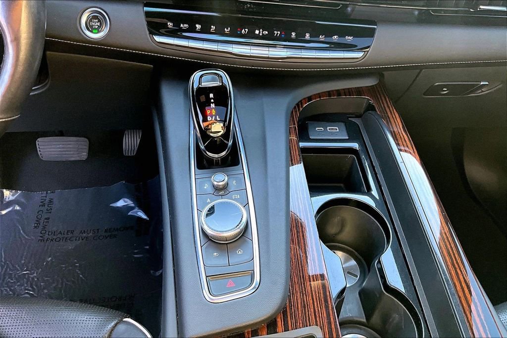 Used 2021 Cadillac Escalade ESV Premium Luxury w/ Driver Assist Tech Package AWD/4WD image 15