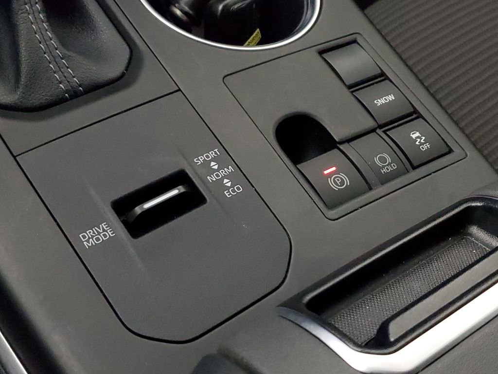 Used 2023 Toyota Highlander LE image 23