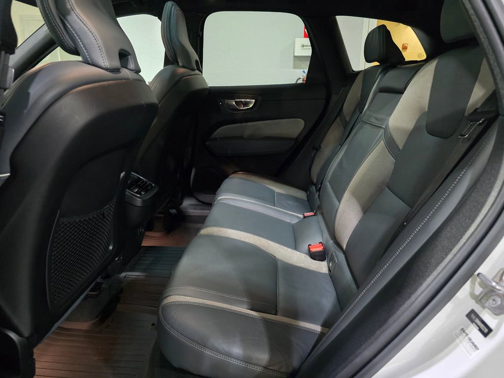 Used 2022 Volvo XC60 B5 R-Design w/ Climate Package image 23