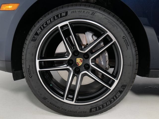Certified 2021 Porsche Macan AWD/4WD image 35