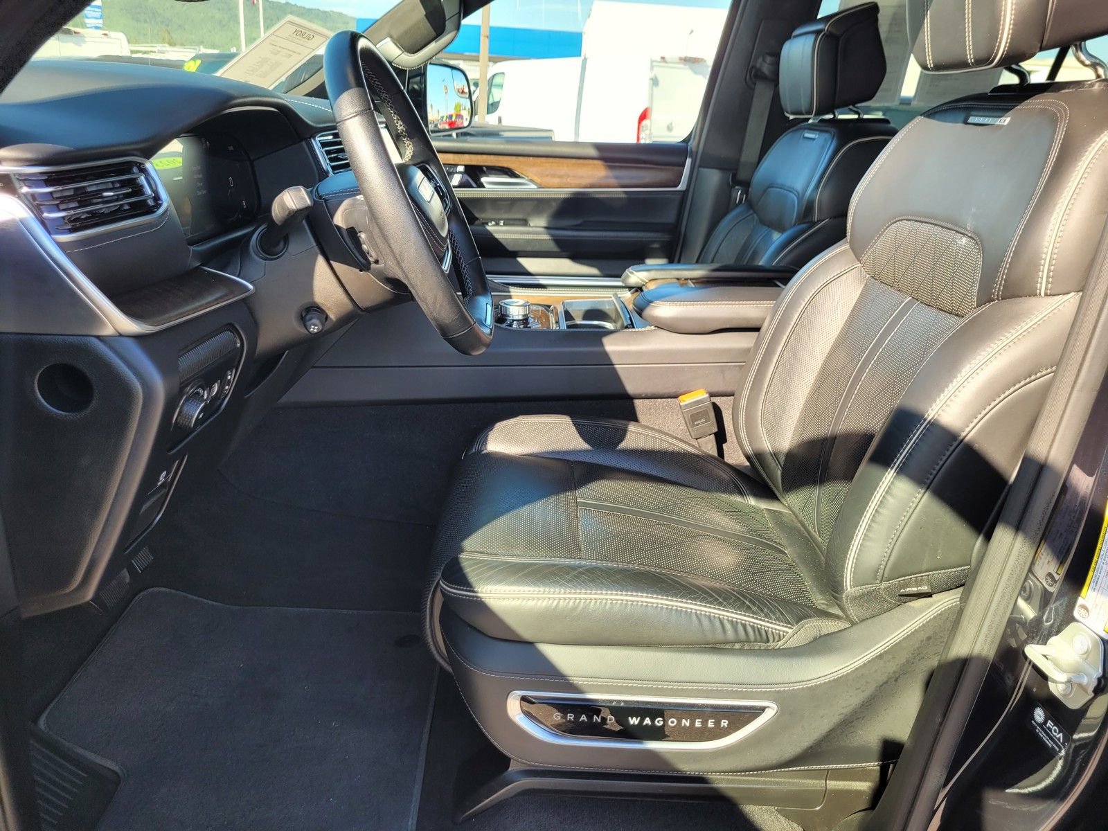 Used 2023 Jeep Grand Wagoneer L Series II image 17