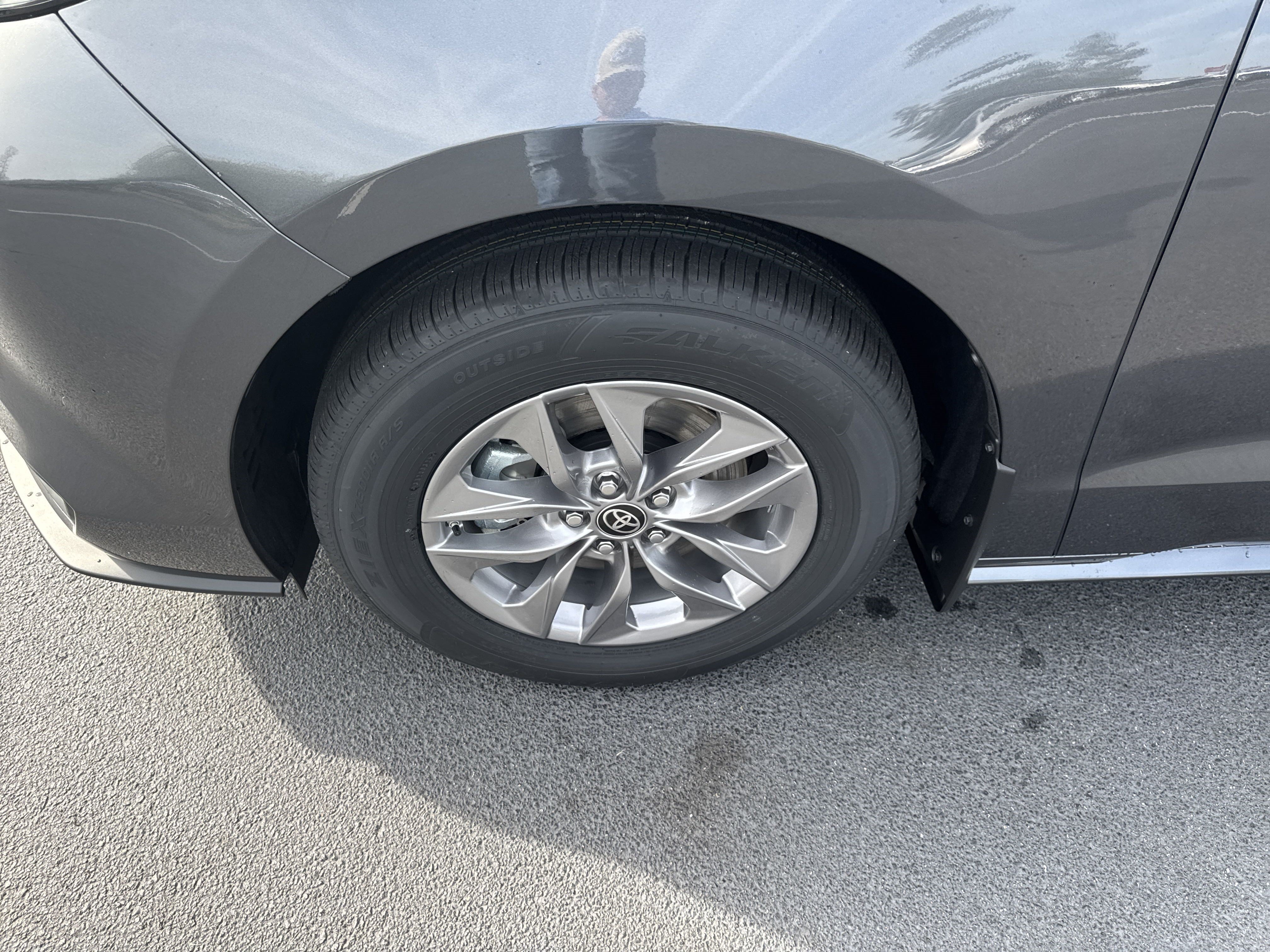 New 2025 Toyota Sienna XLE FWD image 10