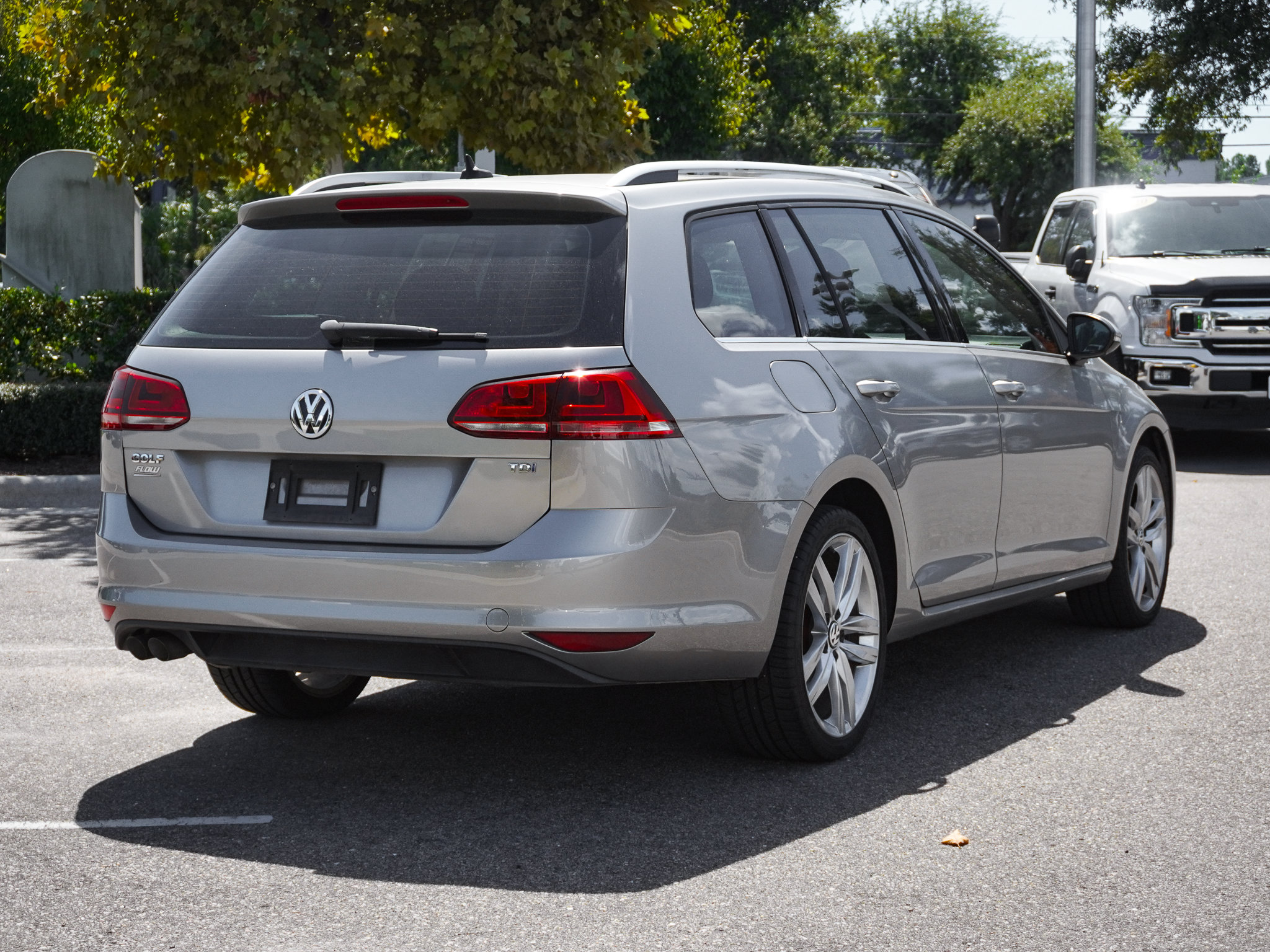 Used 2015 Volkswagen Golf TDI SEL w/ Lighting Package (SEL) FWD image 10