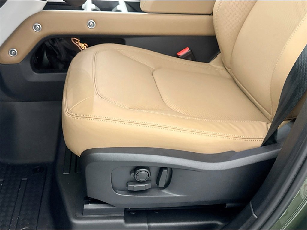 New 2026 Land Rover Defender 110 X-Dynamic SE image 19