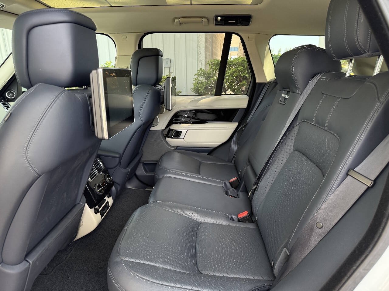 Used 2018 Land Rover Range Rover Supercharged AWD/4WD image 24