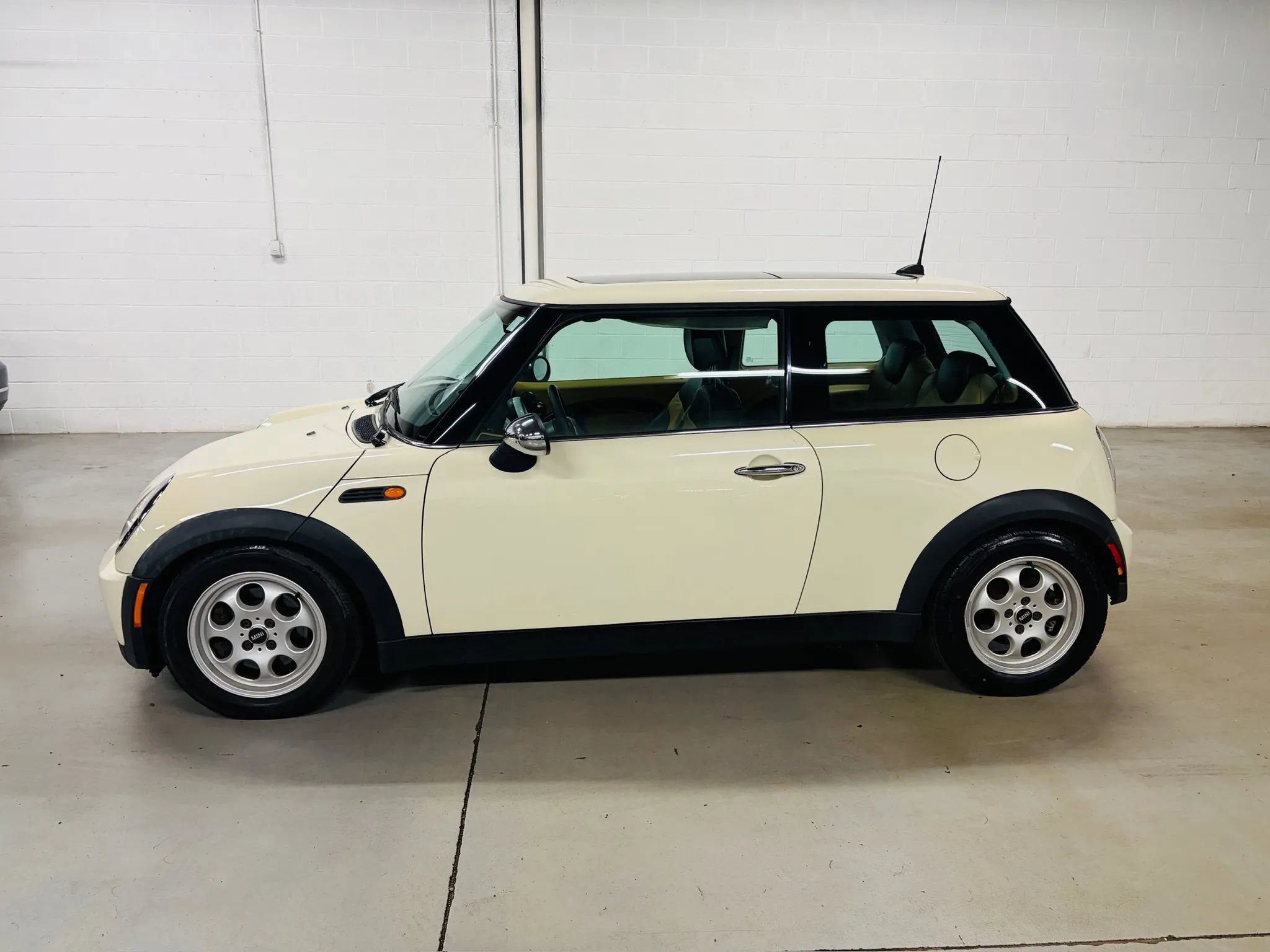 Used 2005 MINI Cooper Hardtop image 5