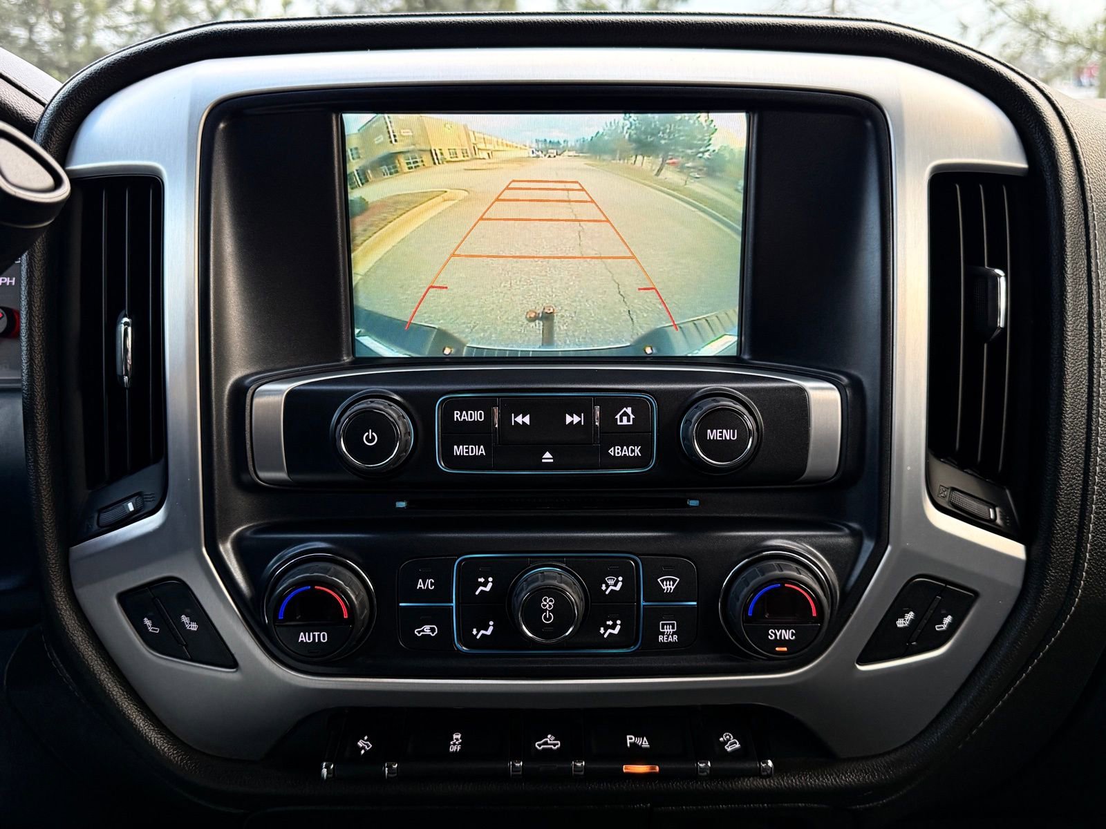 Used 2017 GMC Sierra 1500 SLE w/ SLE Value Package AWD/4WD image 29