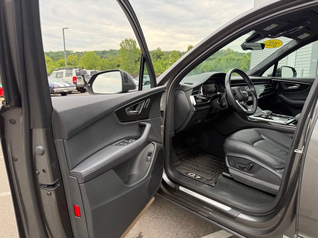 Used 2025 Audi Q7 2.0T Premium Plus w/ Premium Plus Package AWD/4WD image 26