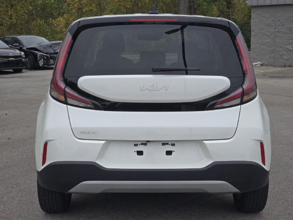 Used 2025 Kia Soul LX w/ LX Technology Package FWD image 13