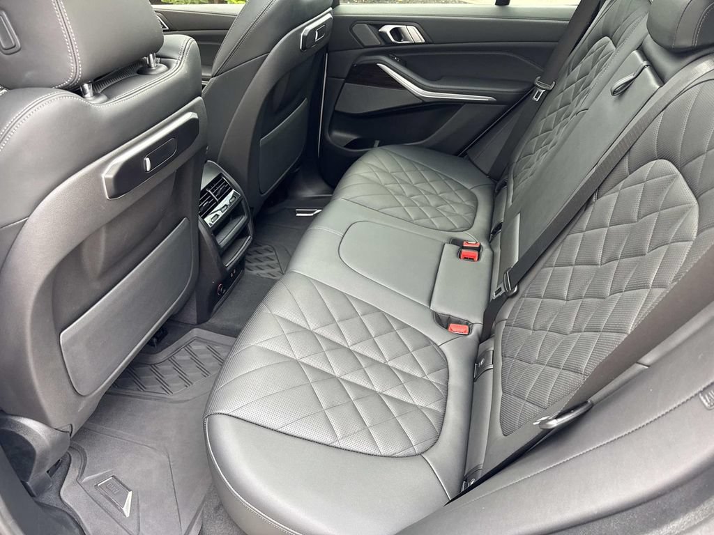Used 2024 BMW X5 xDrive40i w/ M Sport Package AWD/4WD image 15