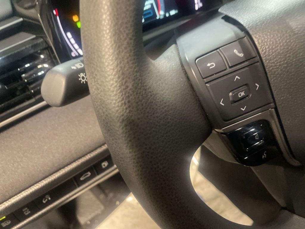 Used 2025 Toyota Camry LE image 20