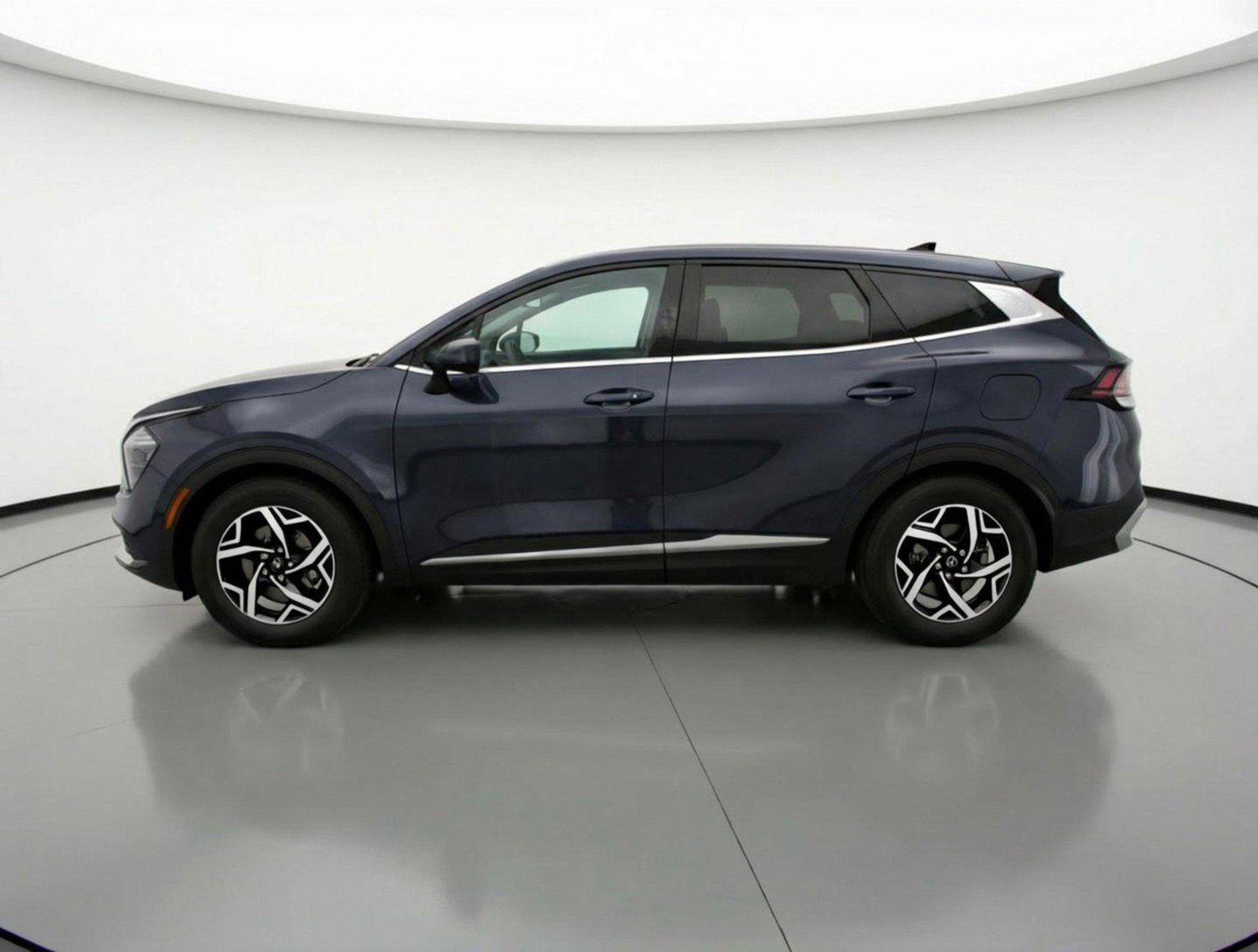 Used 2025 Kia Sportage LX image 5