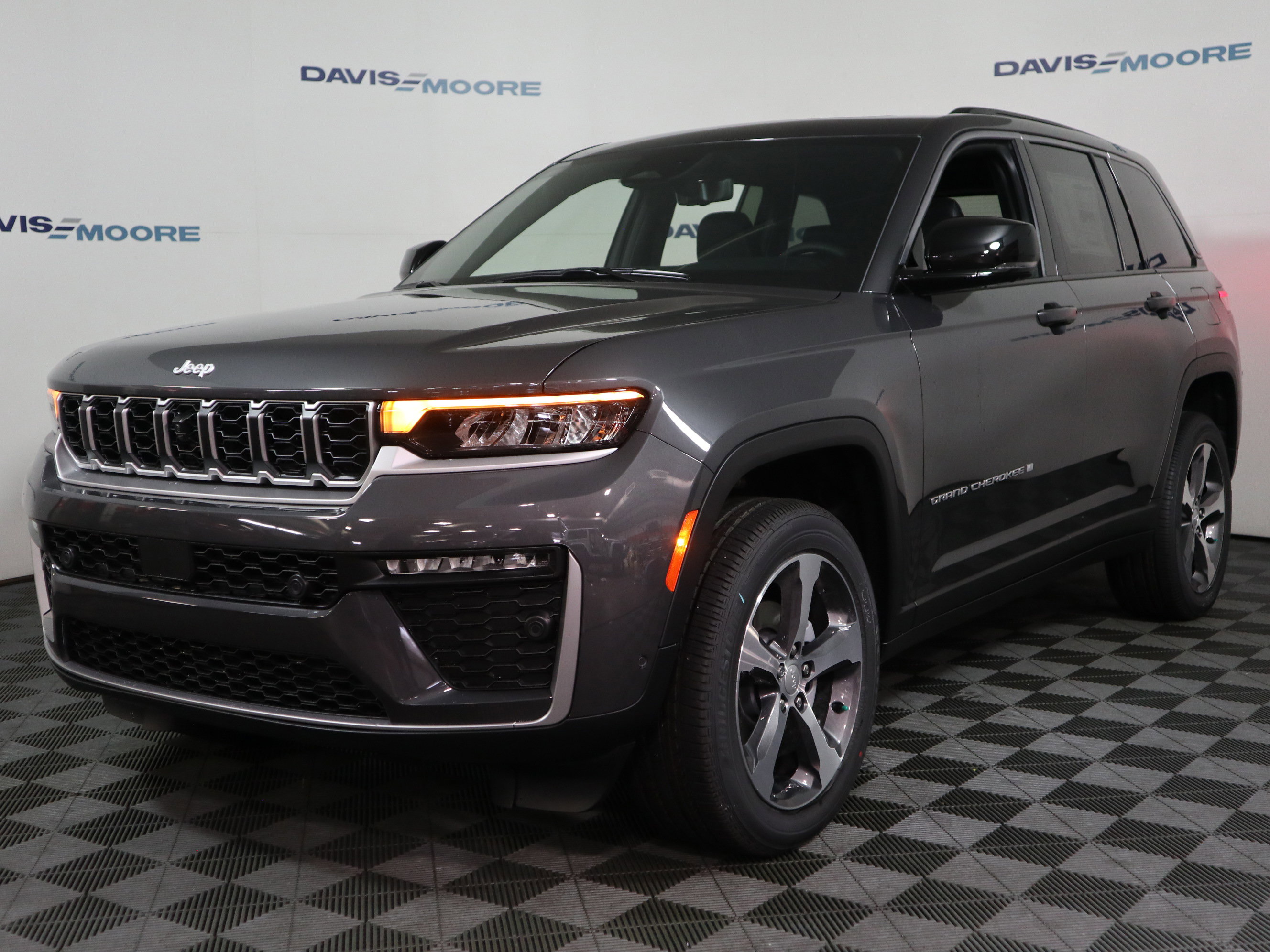 New 2026 Jeep Grand Cherokee Limited AWD/4WD image 11