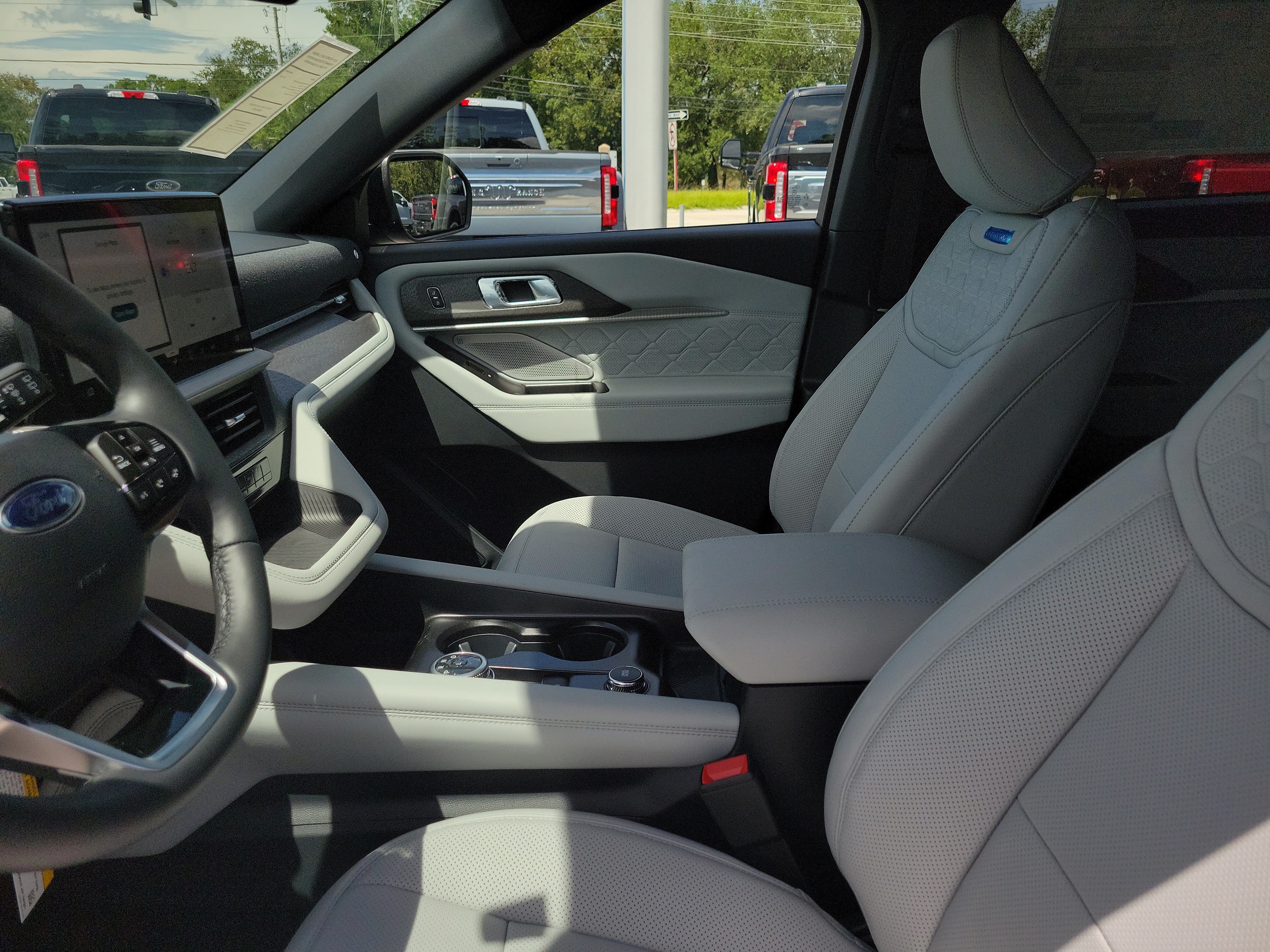 New 2027 Ford Explorer Platinum w/ 3.0L Ultimate Package RWD image 10