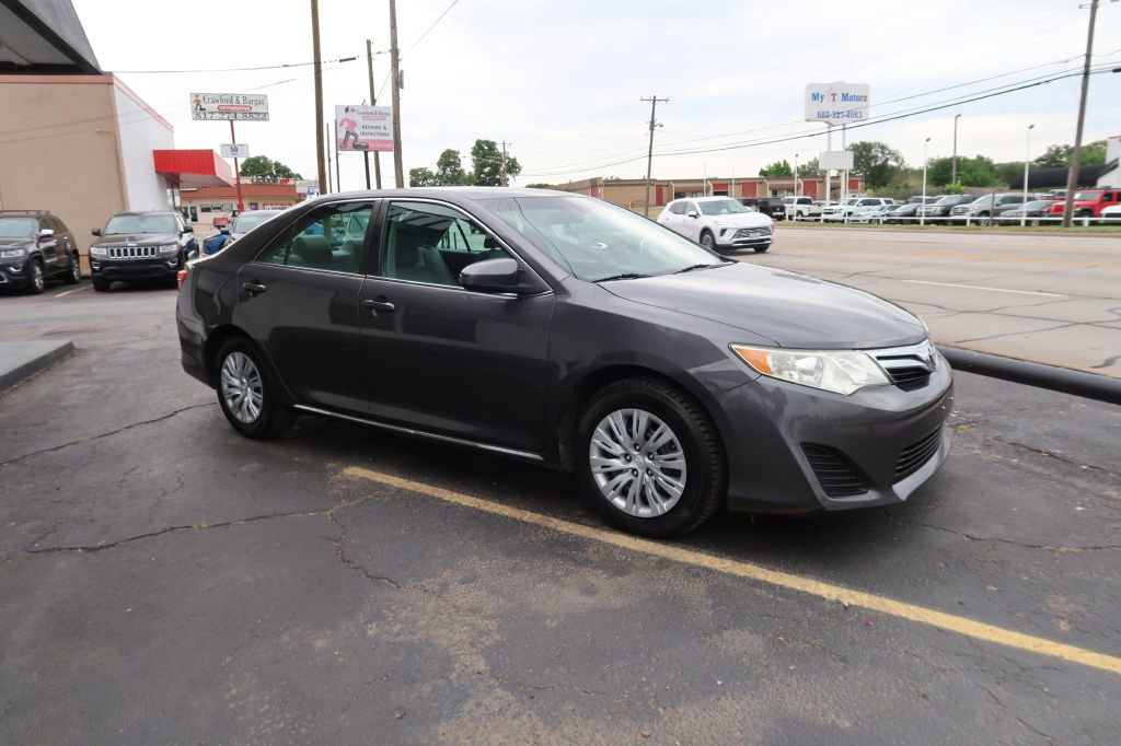 Used 2013 Toyota Camry LE FWD image 2