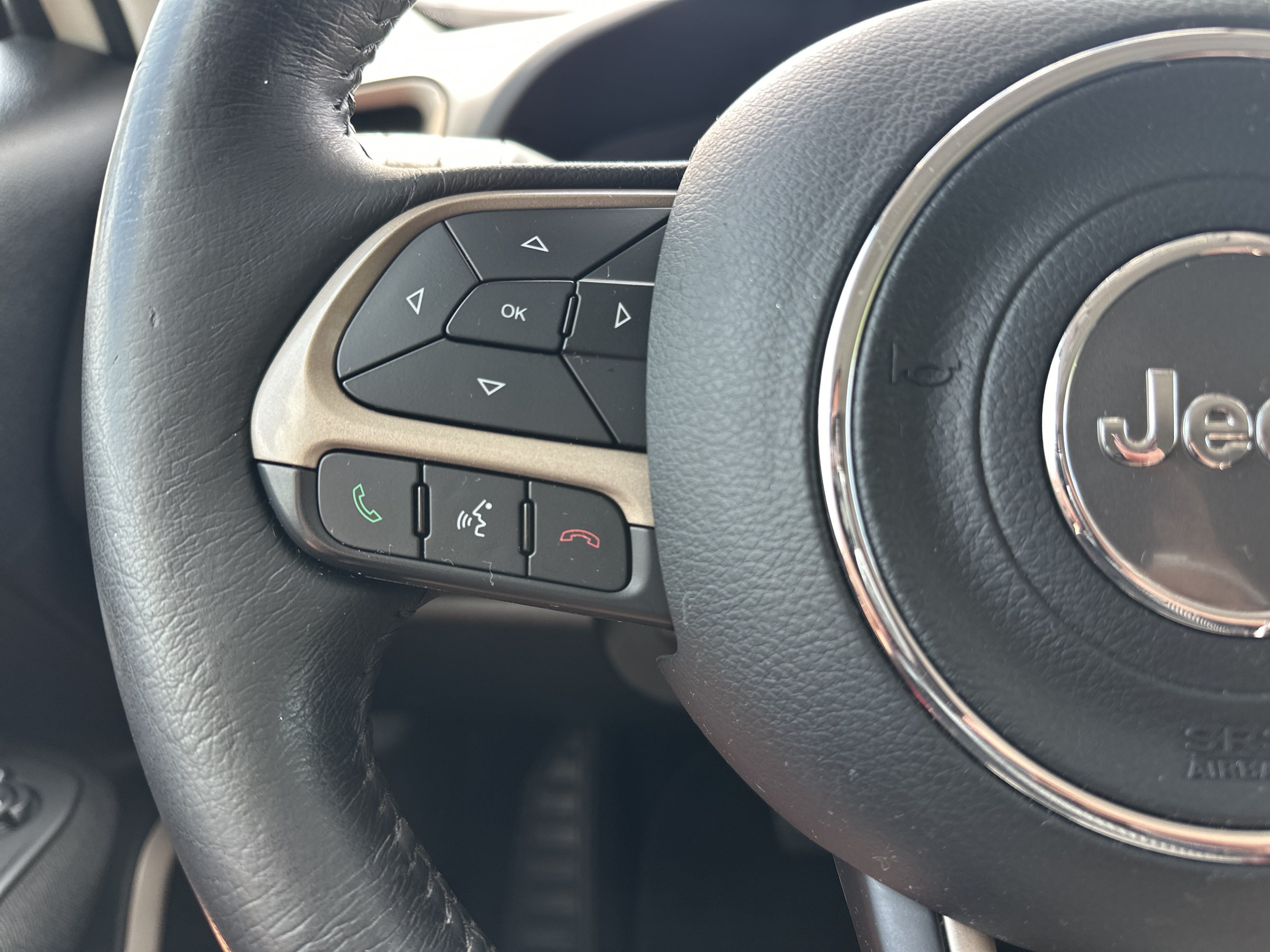 Used 2015 Jeep Renegade Latitude w/ Popular Equipment Group FWD image 18