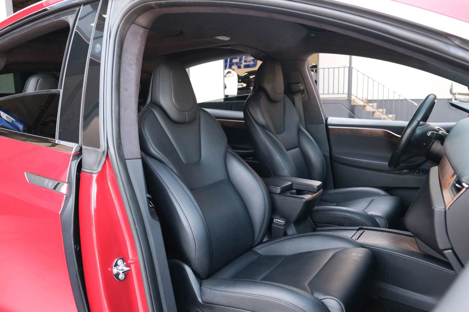 Used 2018 Tesla Model X 75D image 31