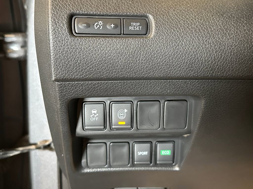 Used 2017 Nissan Rogue SV FWD image 18