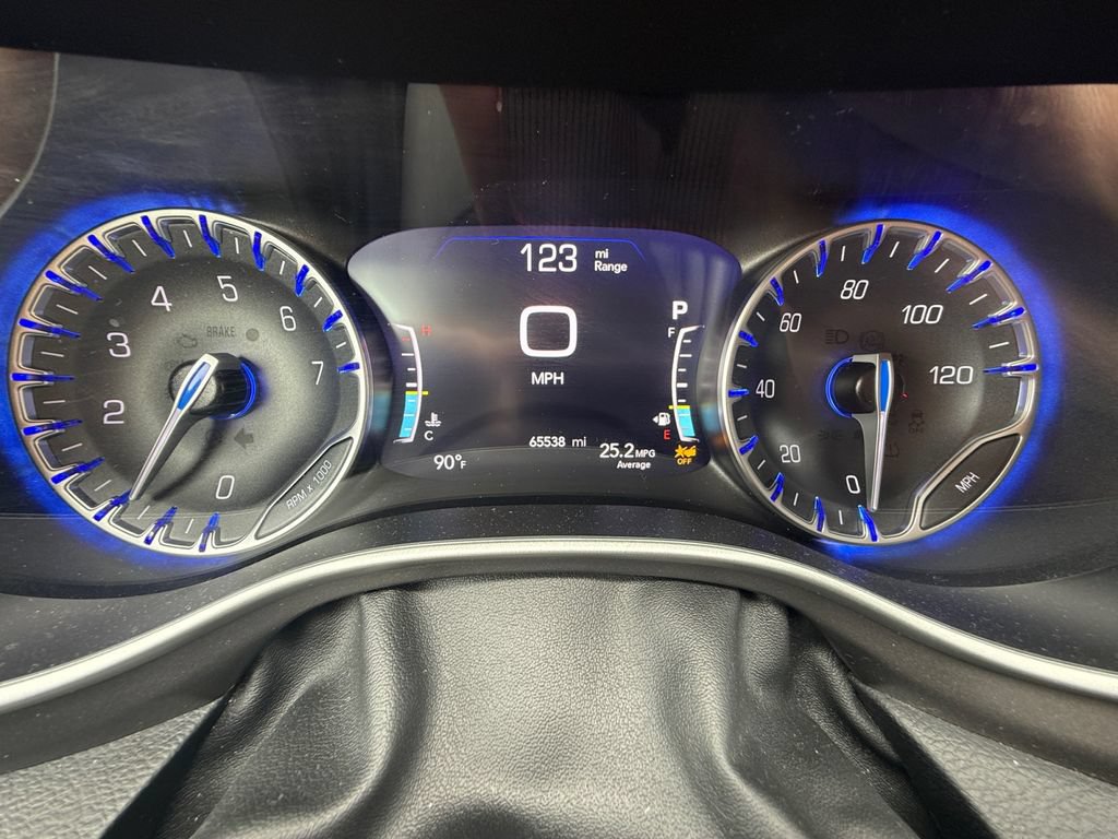 Used 2024 Chrysler Pacifica Touring-L FWD image 12