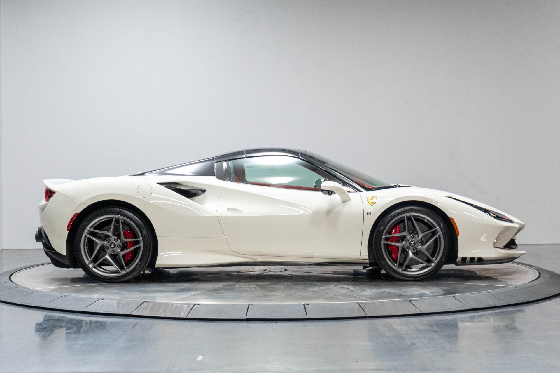 Used 2021 Ferrari F8 Tributo RWD image 21