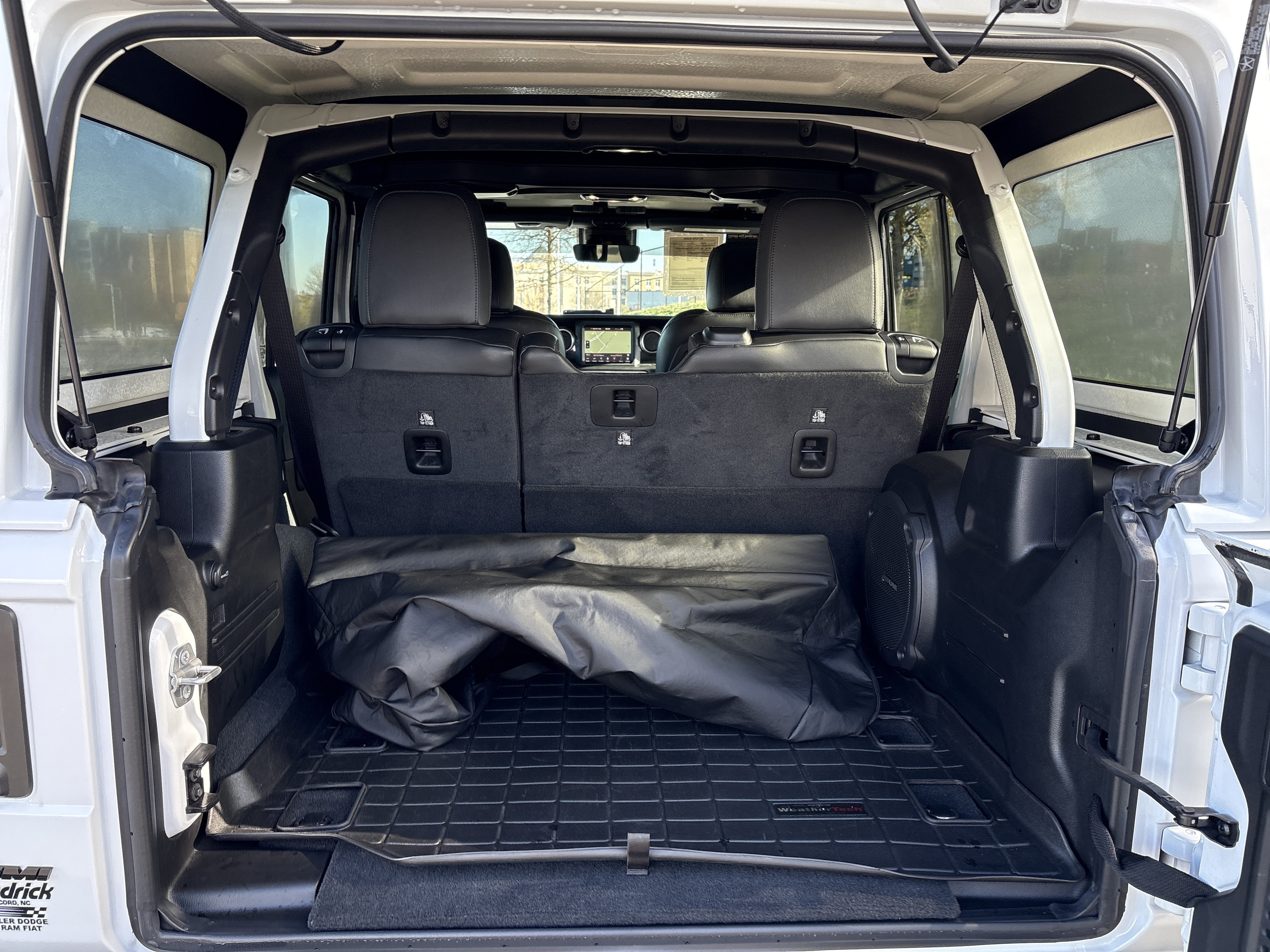 Used 2023 Jeep Wrangler Unlimited Rubicon 392 w/ Xtreme Recon 35" Tire Package AWD/4WD image 34