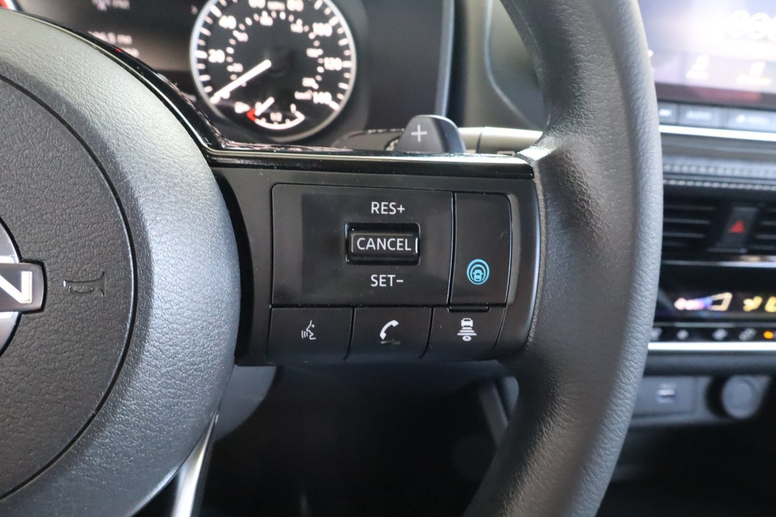 Used 2023 Nissan Rogue SV FWD image 25